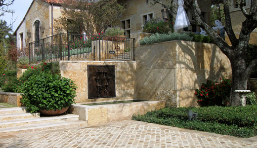 Bronze hands fountain created by bronze portrait artist, Tom White, monumental bronze sculptor, for Dillard family Fort Worth, Texas.  Family heirloom sculpture of hands of father, mother and six kids, custom bronze water fountain featured at home.  Tom specializes in custom commissioned bronze figurative sculptures for memorials, public monuments, family portraits and commemorative bronze